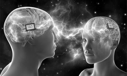 Two heads face each other, each with a brain and a microchip embedded. Electric sparks connect them, symbolizing communication and technology's role in thought.